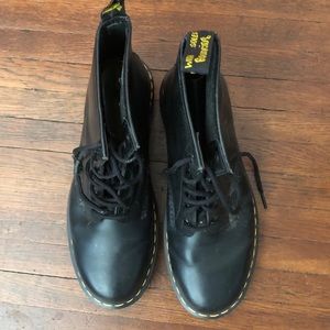 Dr martens 8 eye boots size uk 8 us 9